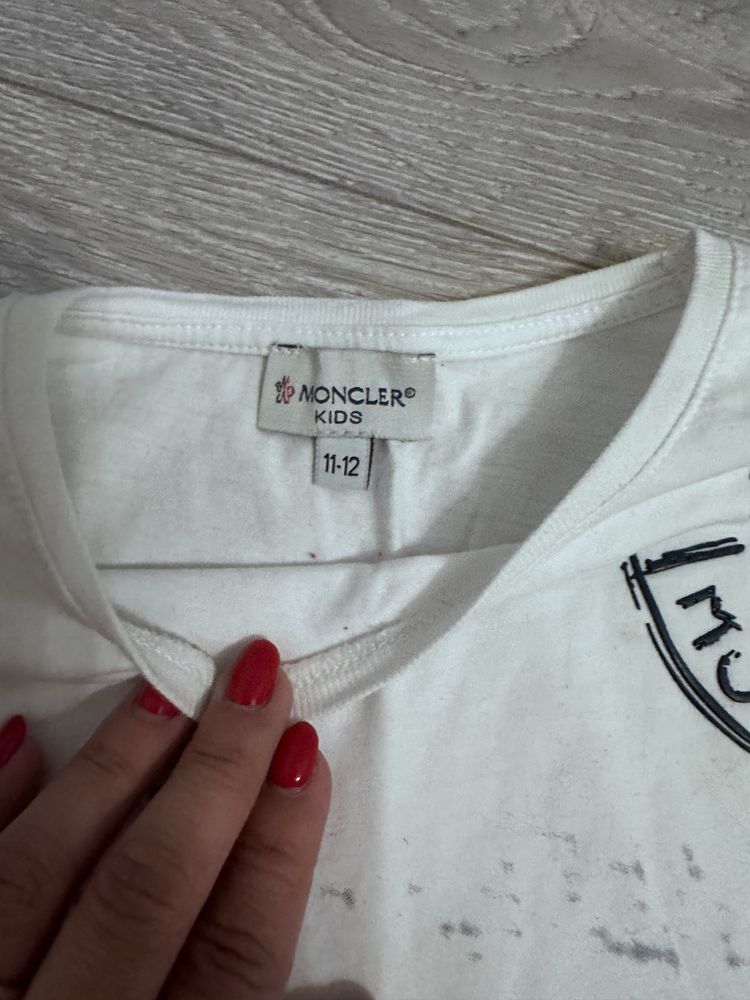 Tahirt firmy Moncler bialy z klasycznym logo