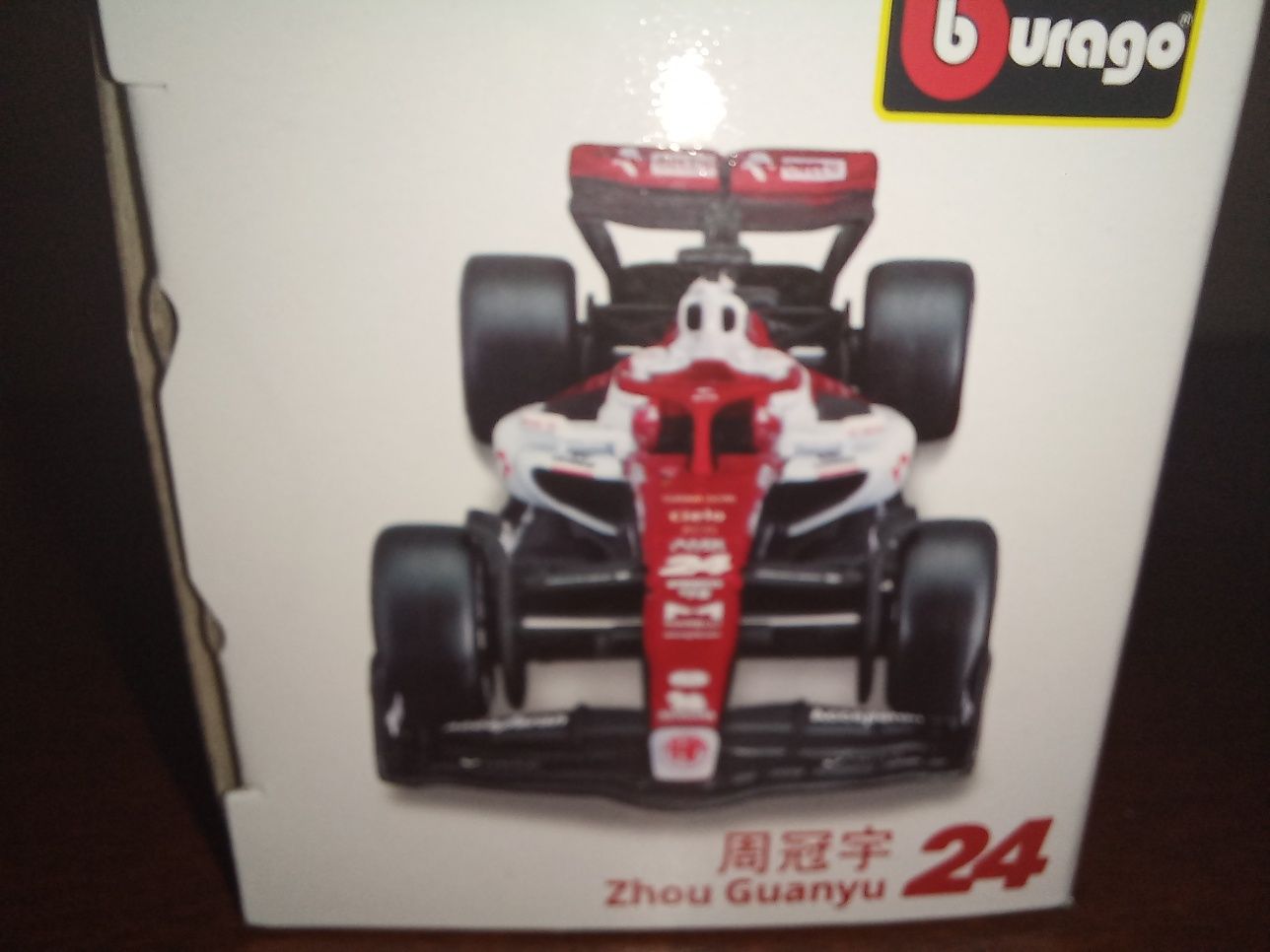 Bburago bolid F1 Alfa Romeo C42, Orlen Zhou Guanyu, skala 1:43