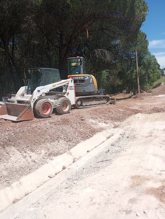 Aluguer de equipamentos/ escavações / limpeza de terrenos