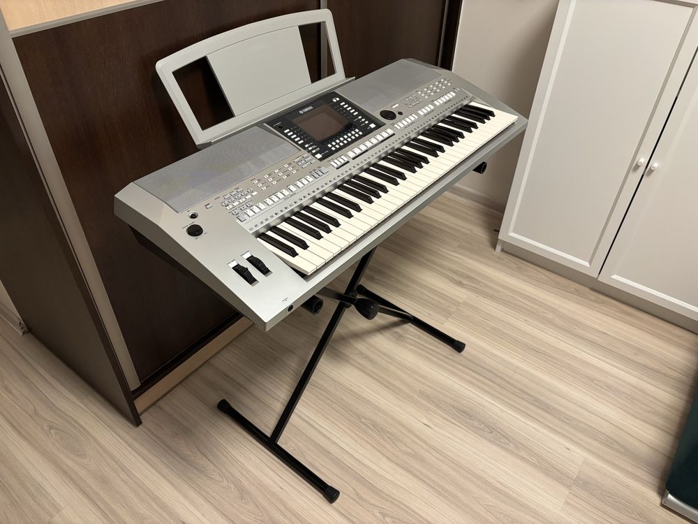 Yamaha PSR-S710 – keyboard w świetnym stanie + akcesoria