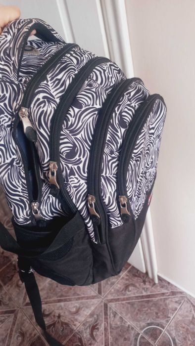 Plecak szkolny z usztywnianym tylem