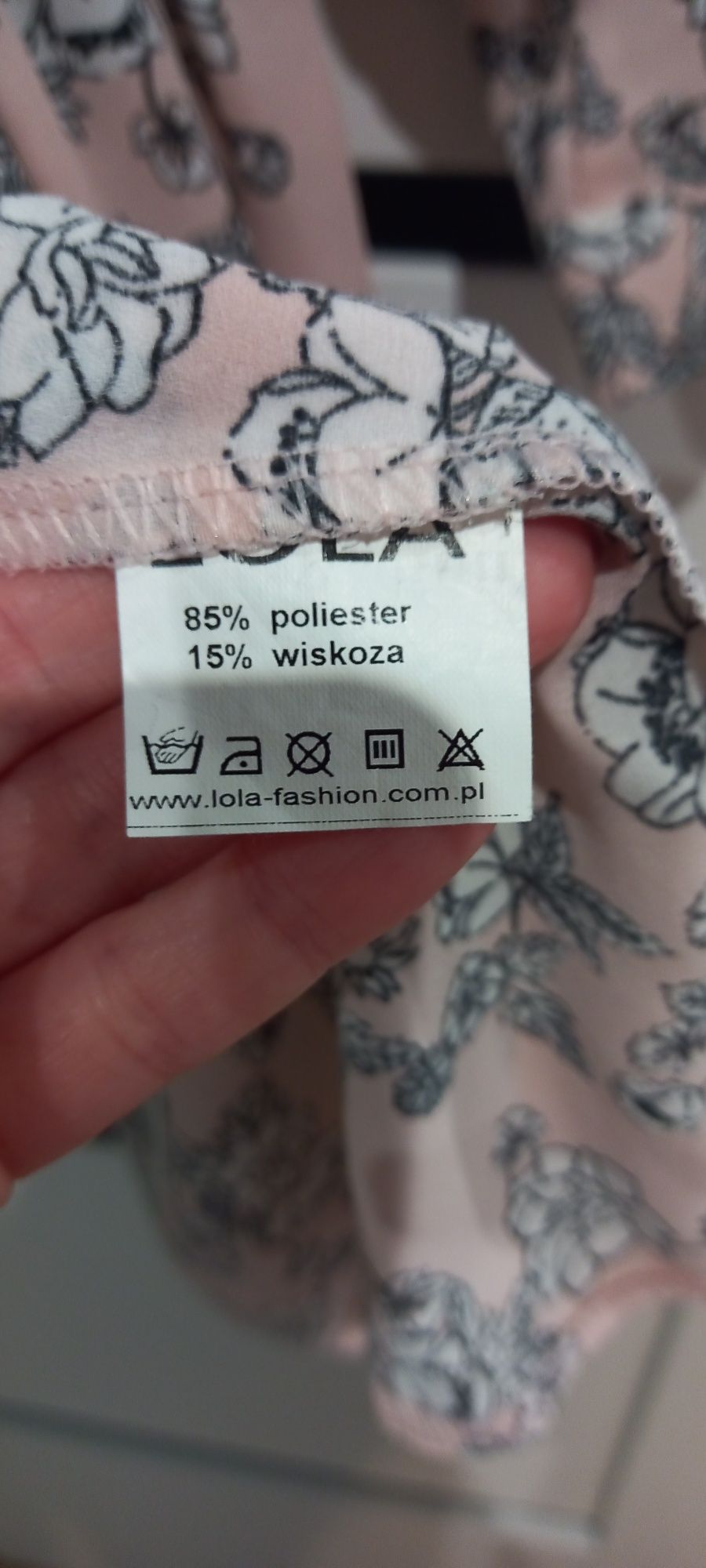 Sukienka jasny róż w kwiaty