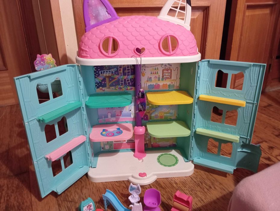 Casa de bonecas da Gabby e pista da Patrulha pata