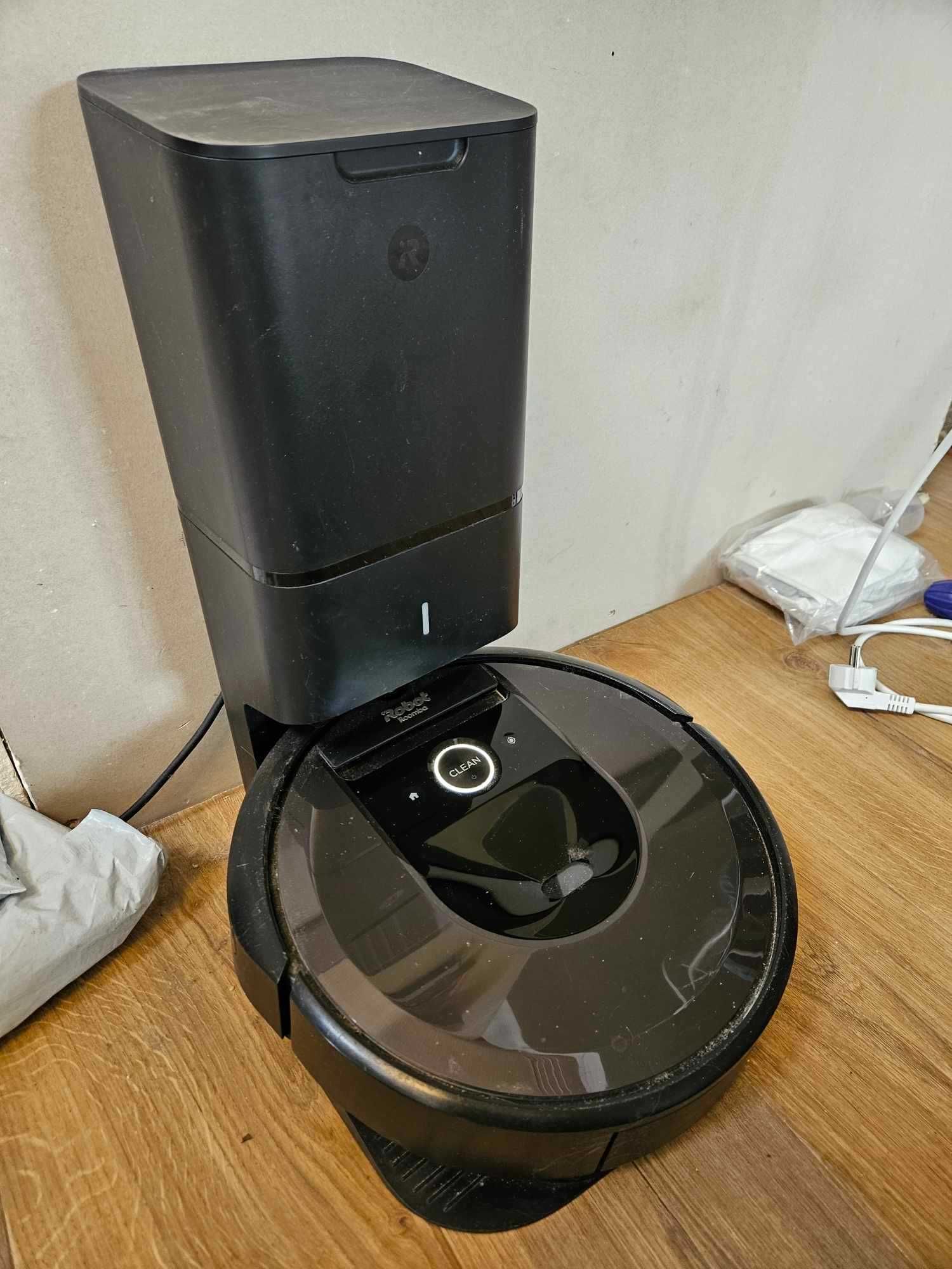 iRobot Roomba seria i7+
