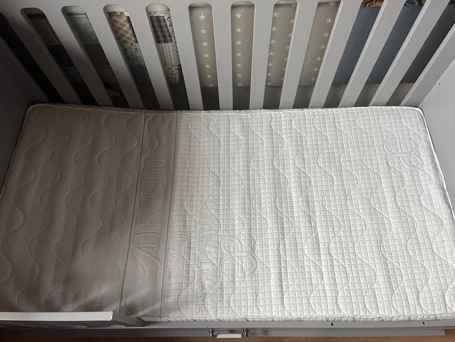 3 za 1:  Łóżeczko Bellamy Ines szare + materac Hevea + skrzynia