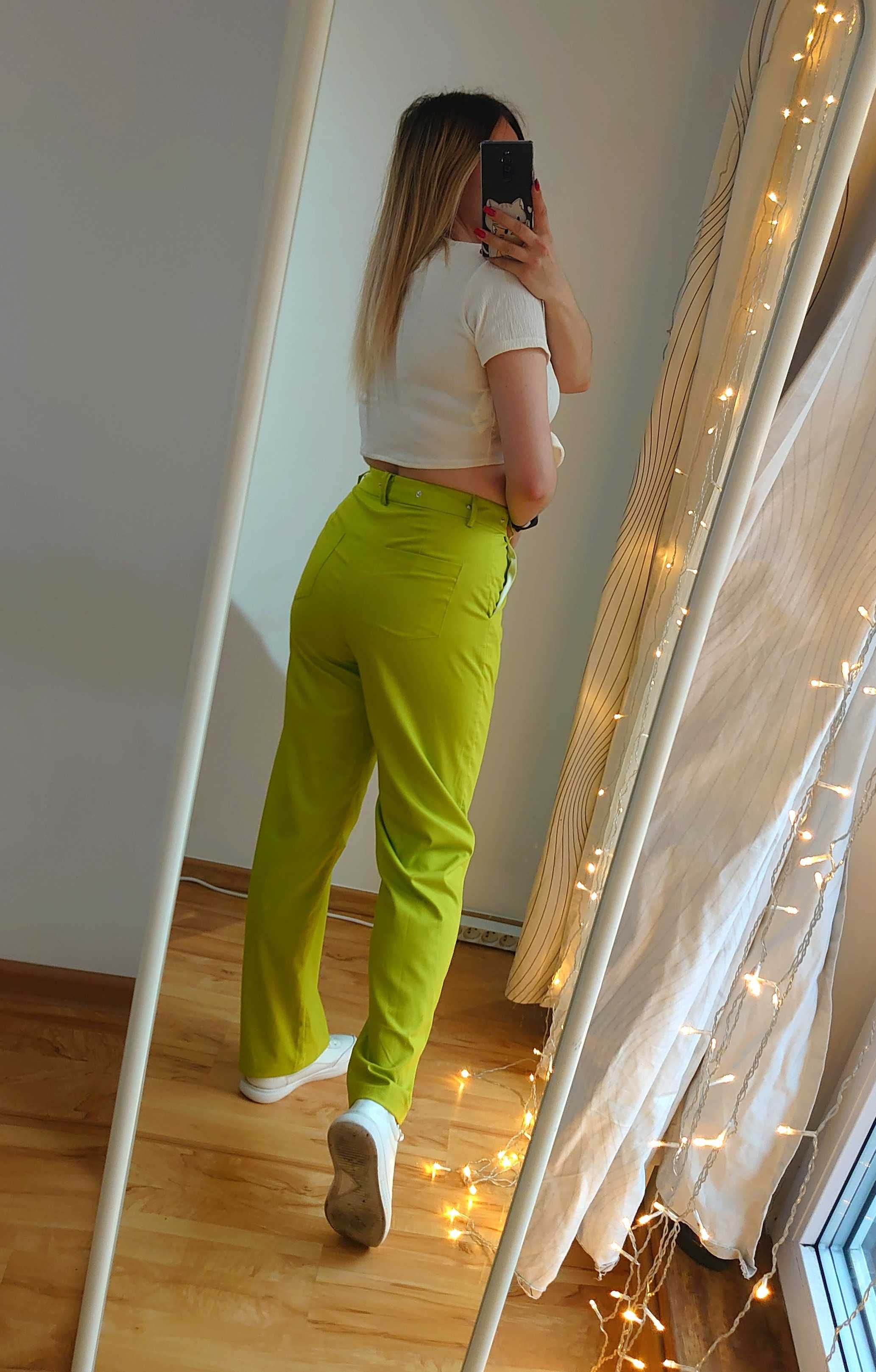 Bardzo jasne zielone spodnie