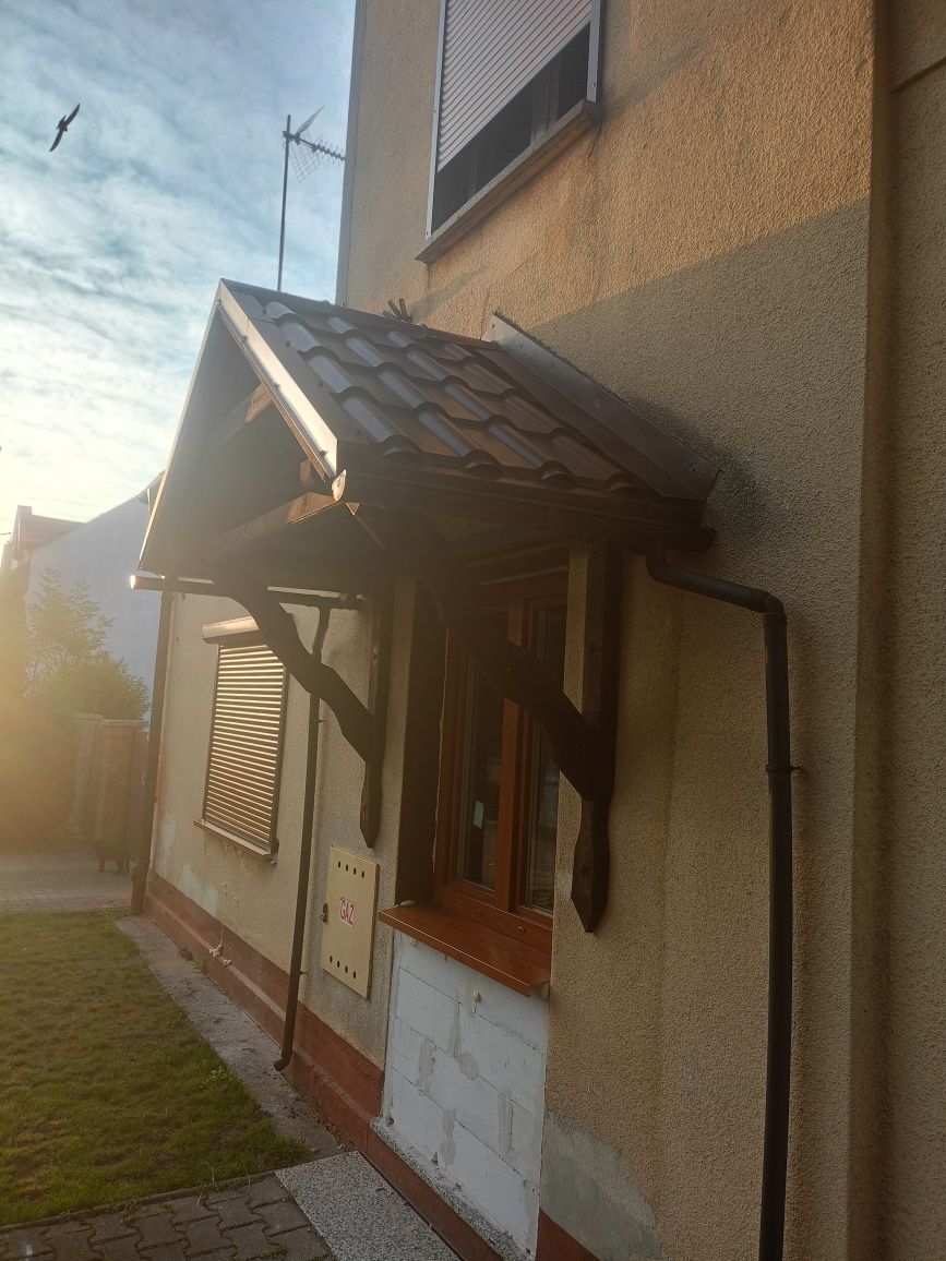Daszek, dach nad drzwi