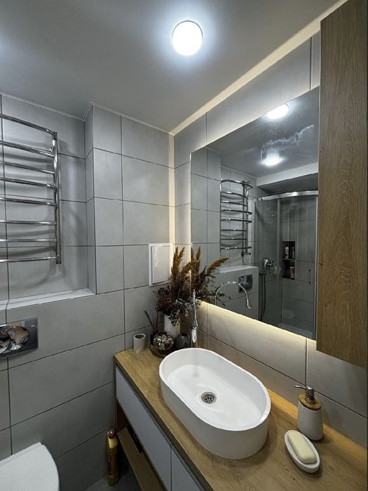 Центр міста! Сучасна трикімнатна квартира.