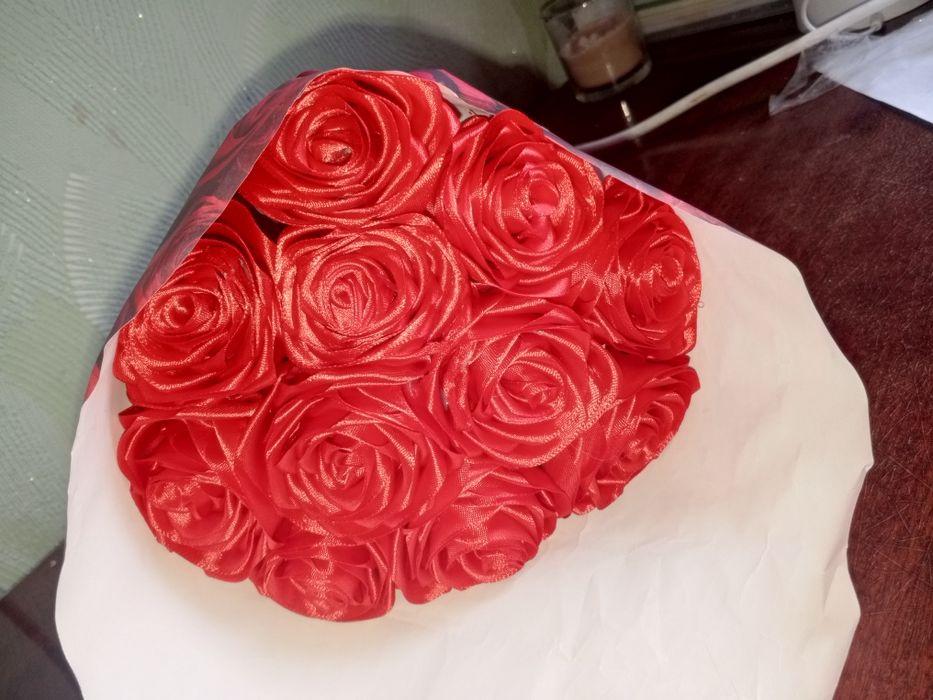 Букеты роз с атласной ленты