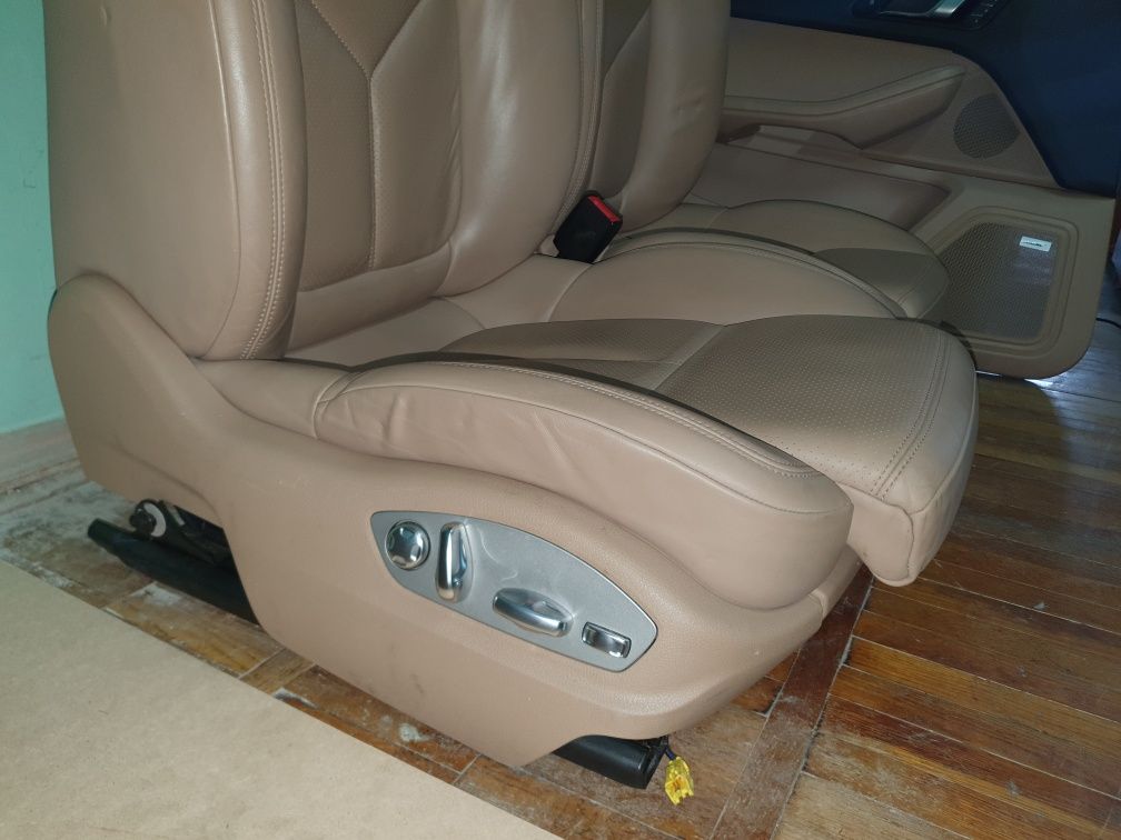 Салон Porsche Macan 95B світло-коричневий з картами сидіння сиденье