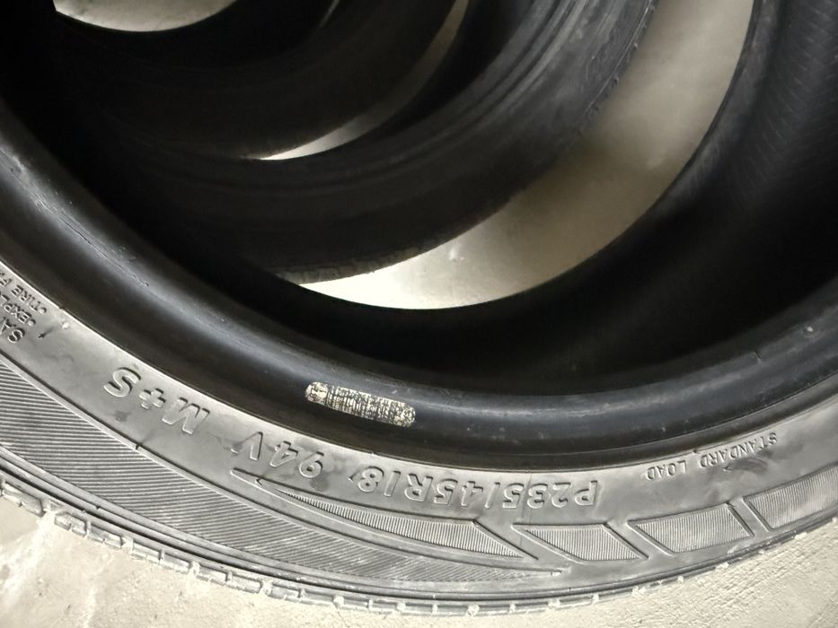 Продам резину Dunlop 235/45/18
