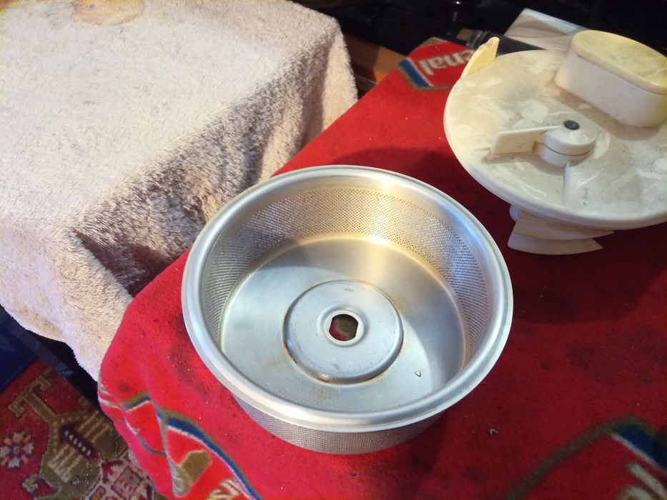 Соковыжималка в отличном состоянии