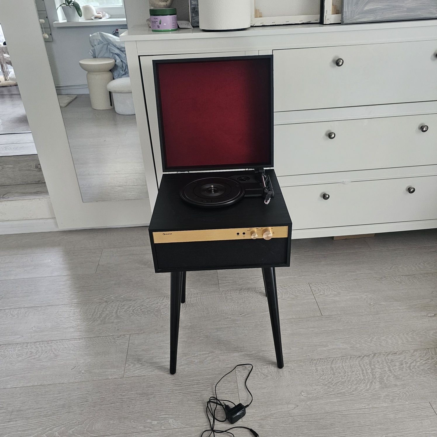 Gramofon bluetooth z wbudowanymi głośnikami