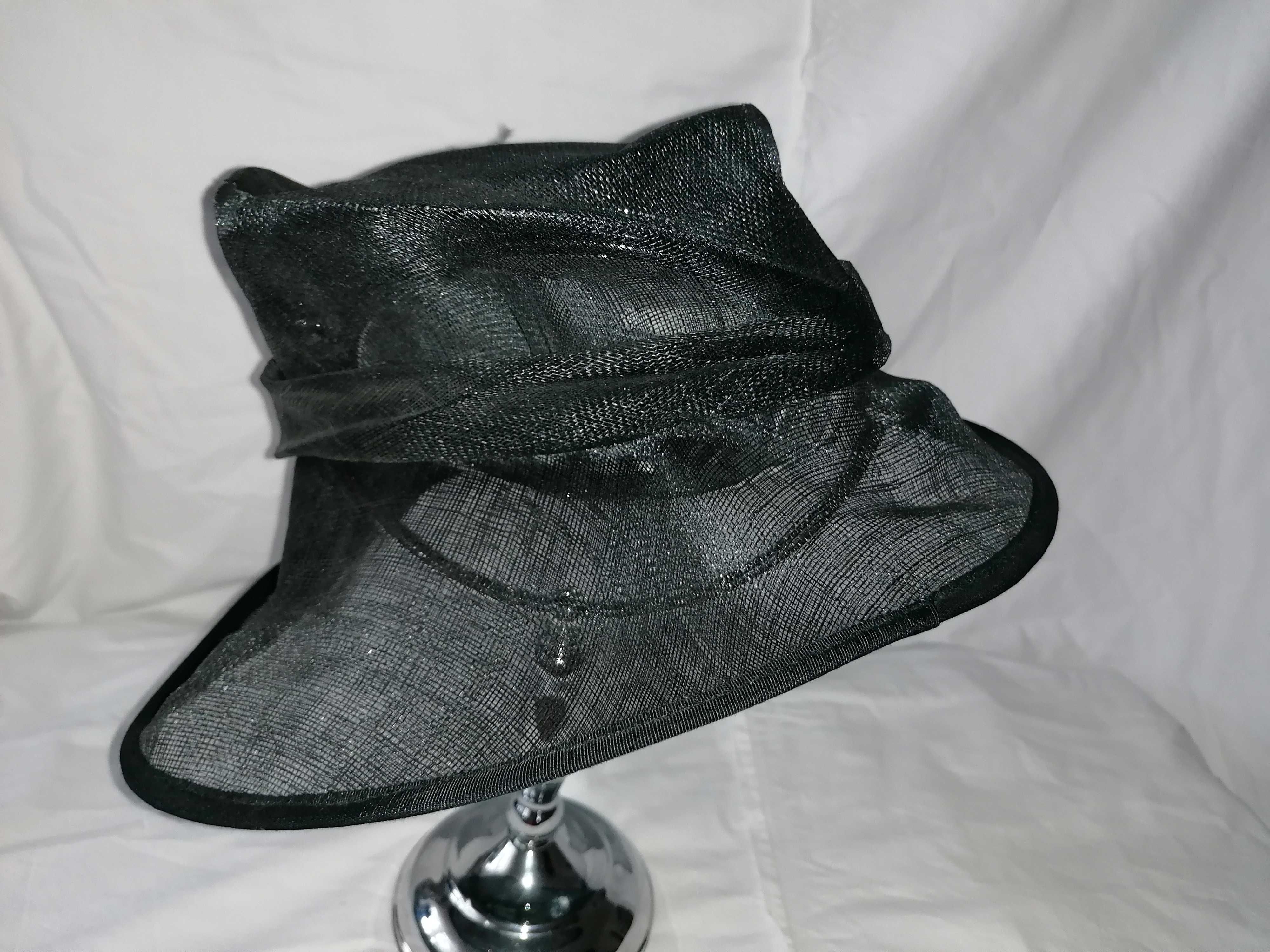 CALYPSO Elegancki kapelusz z piórami 100 % abaca  z klasą