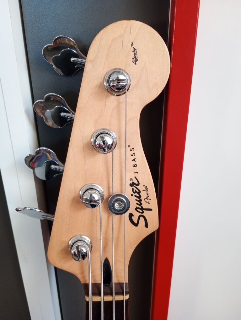 Gitara basowa Squier affinity jazz bass czarny