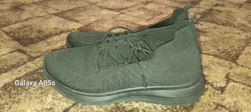 Продам кросівки на хлопчика,олх доставки немає