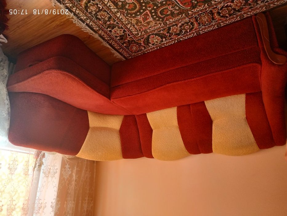 Продам кутовий диван ширина 1,60. Довжина 2,20