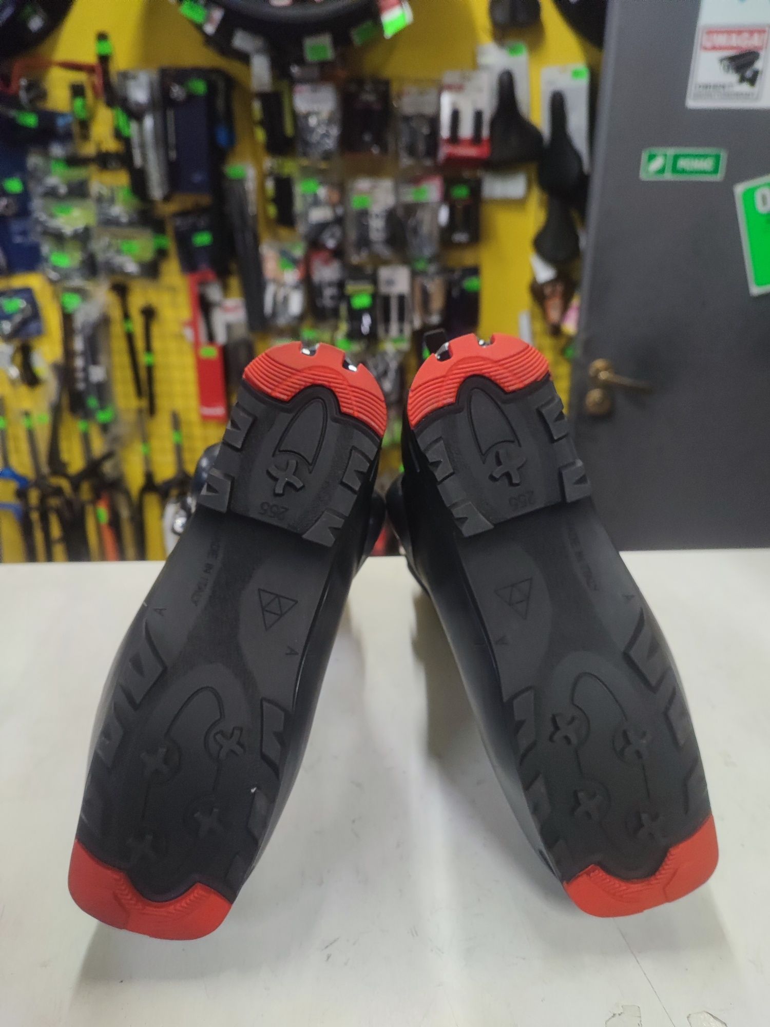 Nr 918 Nowe buty skitourowe Fischer travers TS 25.5