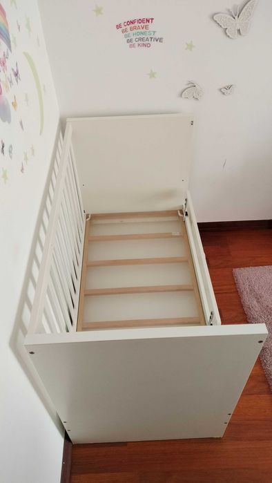 Berço Stuva IKEA com gavetas rosa