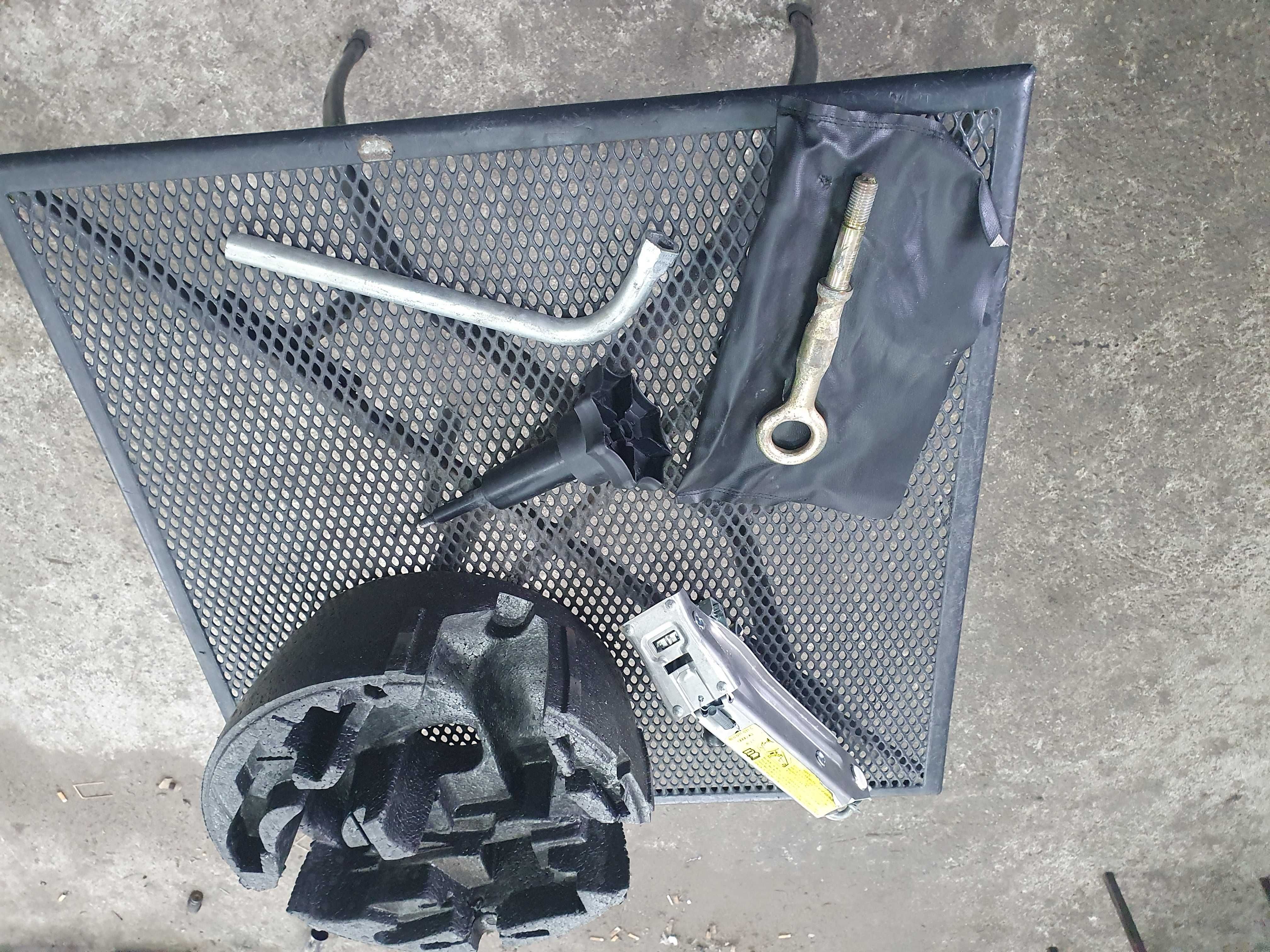 Lewarek klucz ucho etui Audi a3 8l komplet