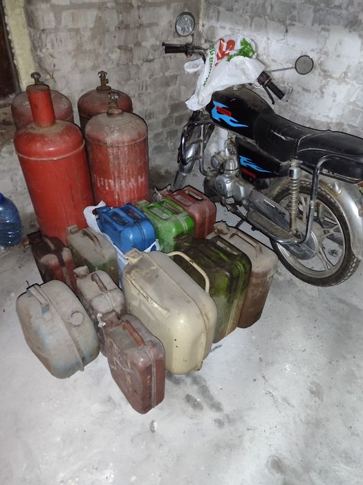 Продам каністри металеві