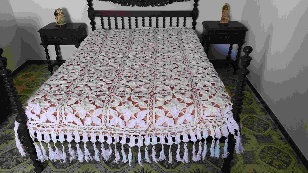 Vintage handmade crochet bedspread (Colcha croché/renda feita à mão)