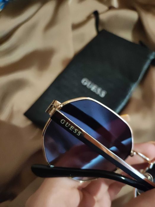 Сонцезахисні окуляри Guess