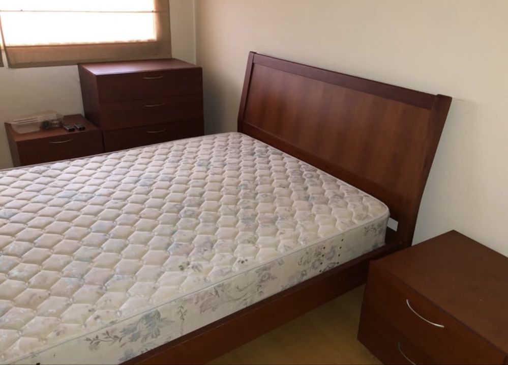 Cama de casal em cerejeira como nova