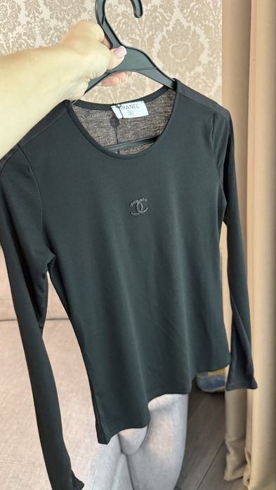 Черный лонгслив бренд