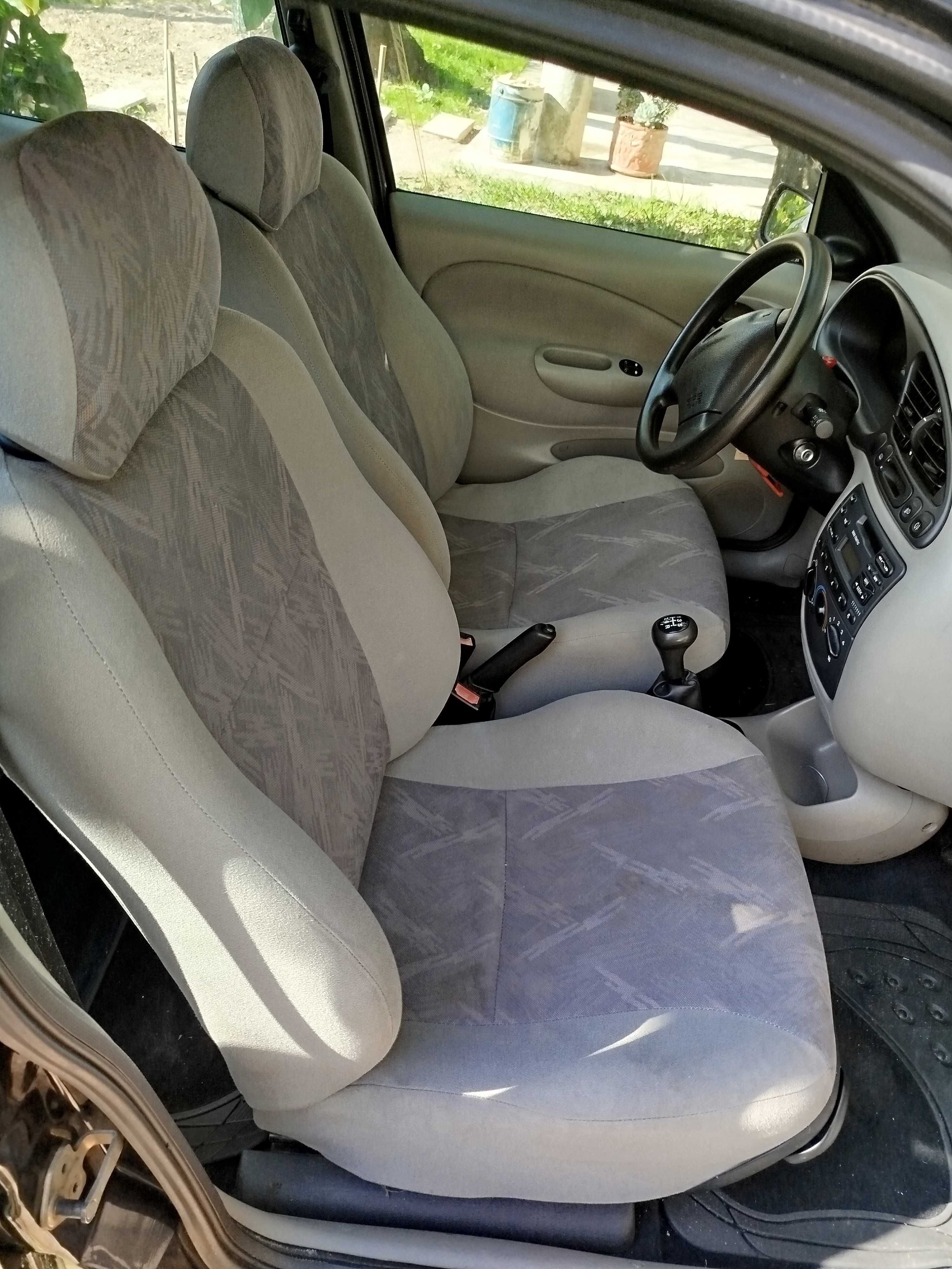 Vende-se carro Ford Fiesta impecável ,barato .