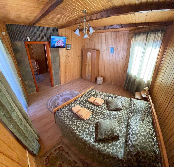 Продається котедж на 10 номерів у м. Яремче