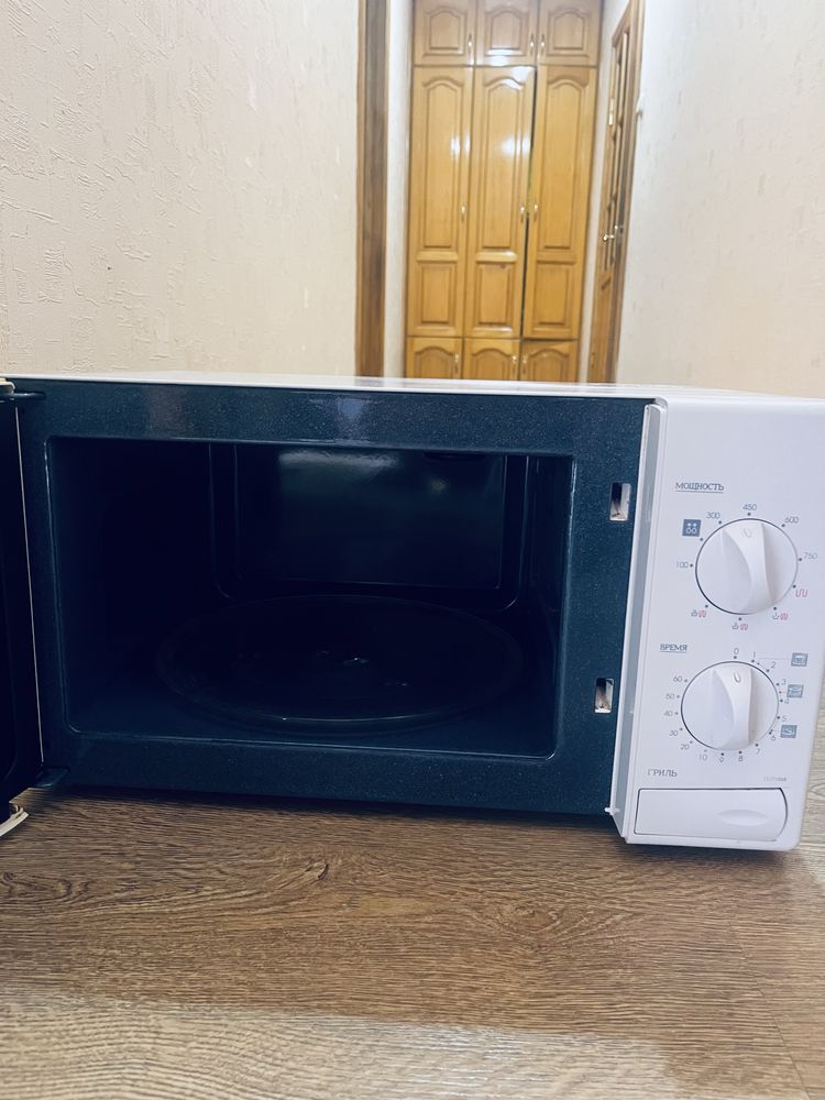 Микроволновая печь СВЧ+Гриль Samsung CE2718NR