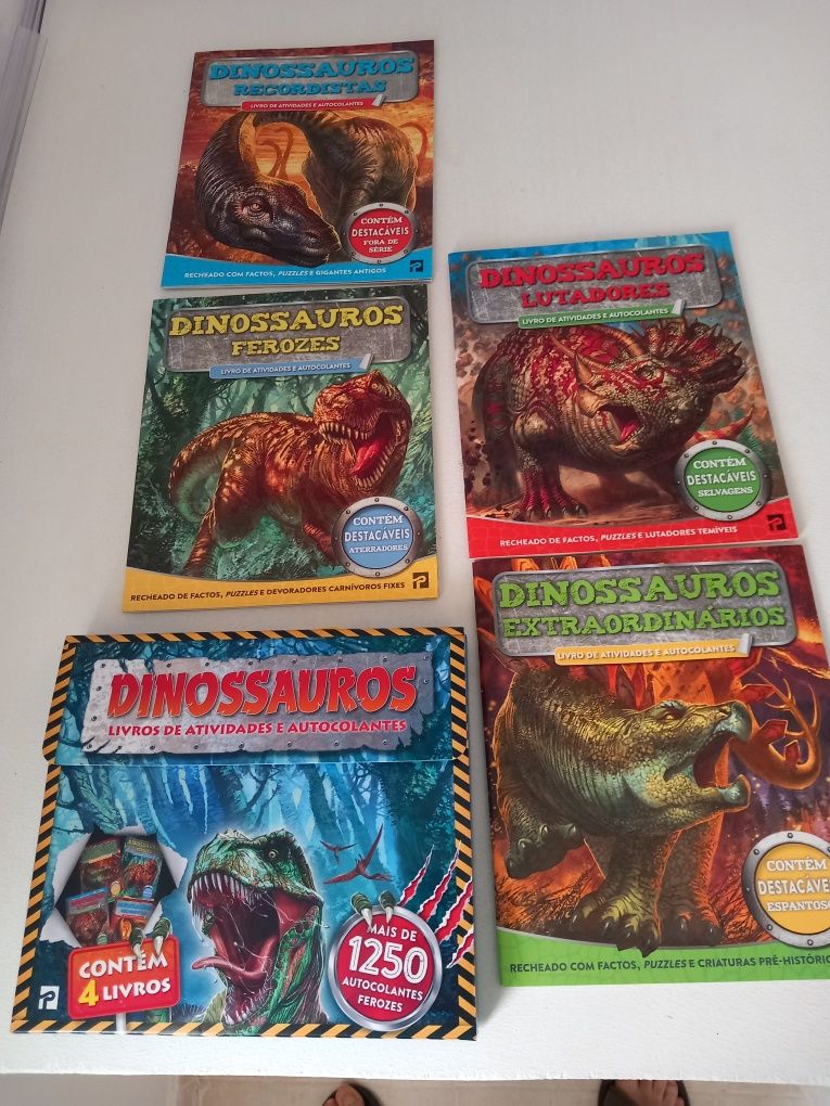 Livros de dinossauros com mais de 1250  autocolantes