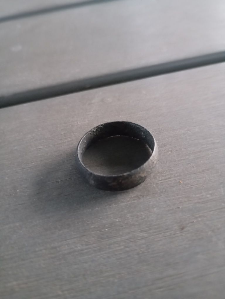 Wykrywacz metali znajdzie obraczke