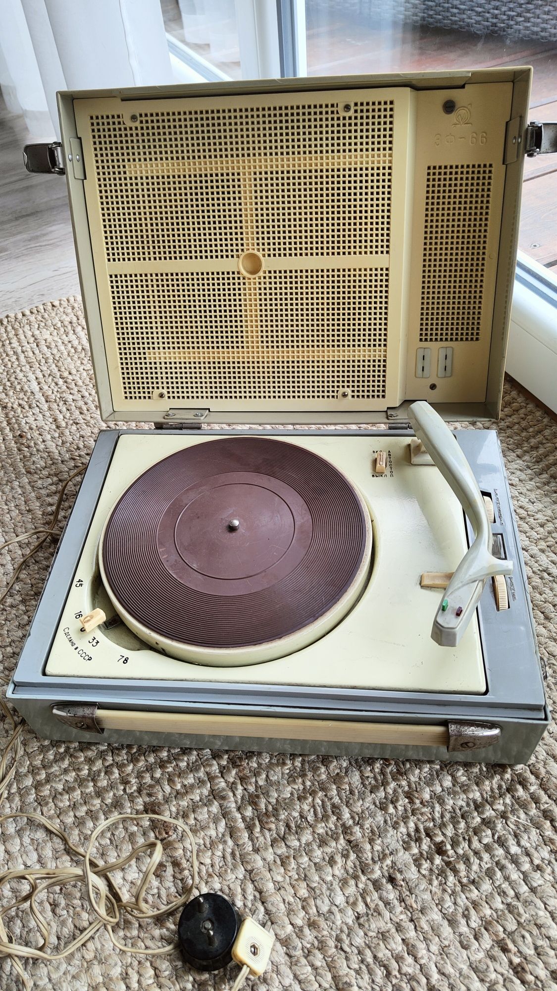 Radziecki gramofon koncertnyj 3