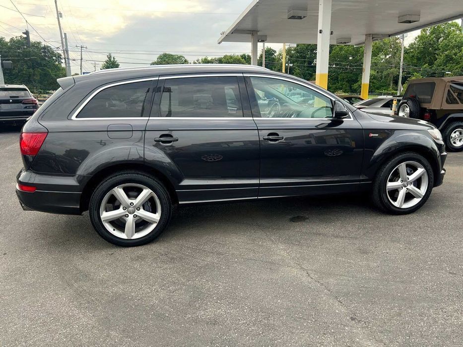 Audi Q7      2015
