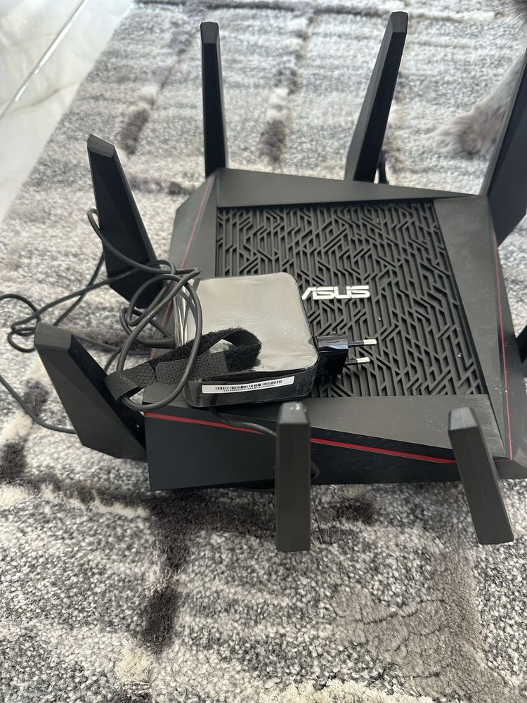 Роутер ASUS в идеальном состоянии
