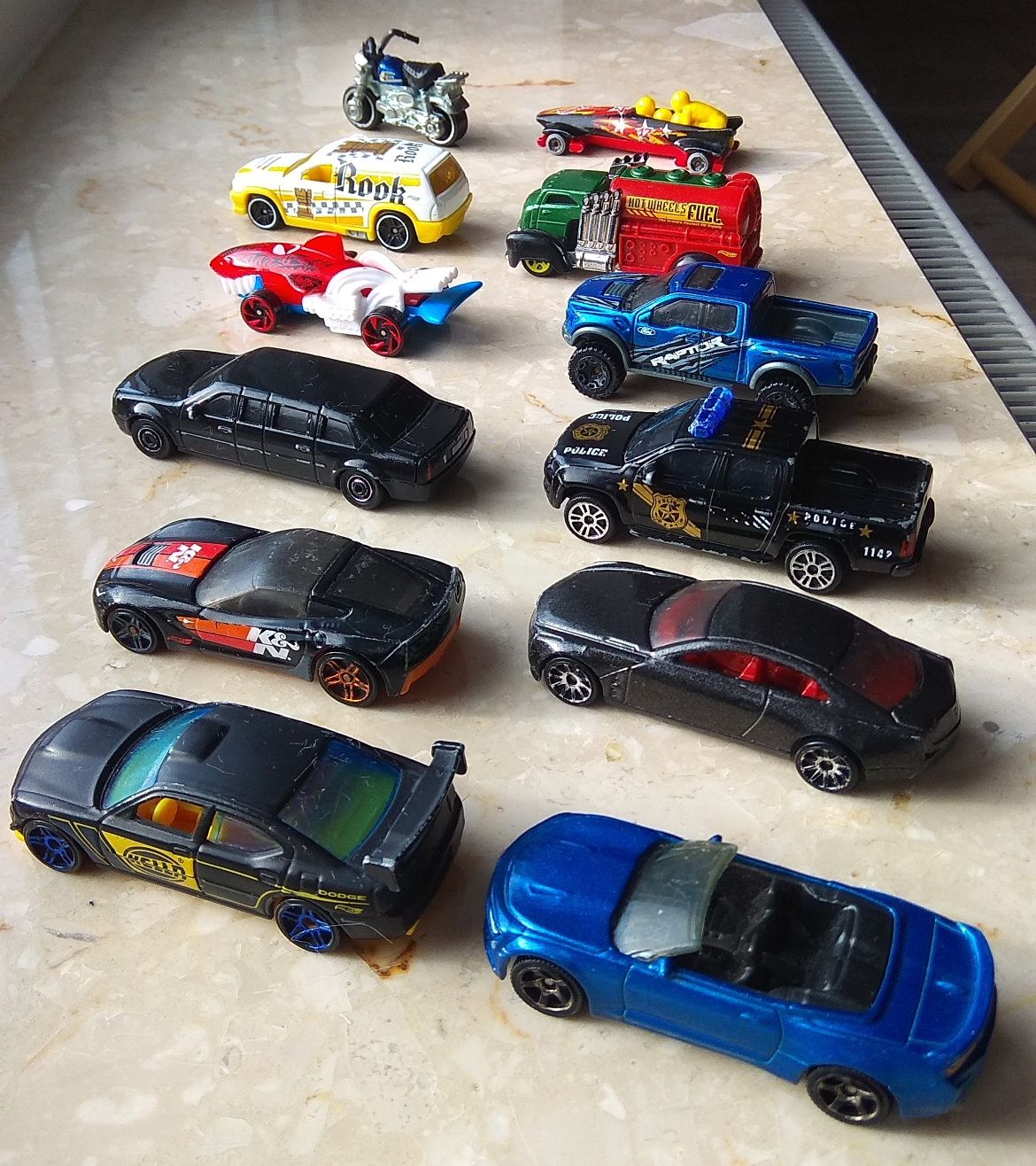 Коллекция машинок Hot Wheels.