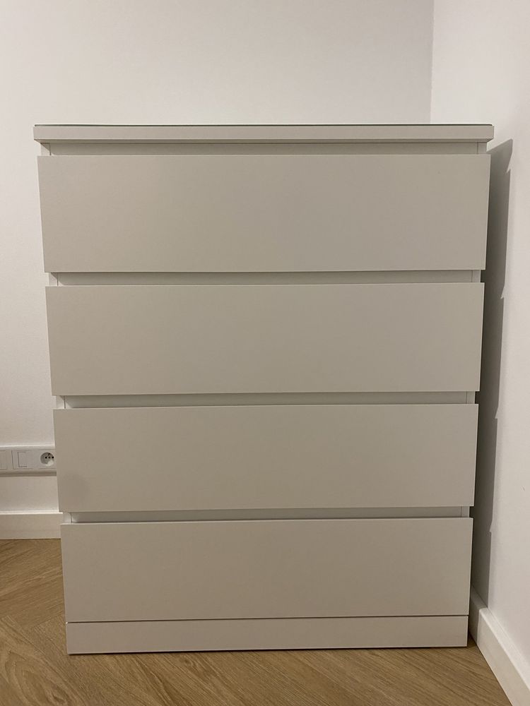 Komoda biała Ikea Malm 4 szuflady + szlany blat jak nowa