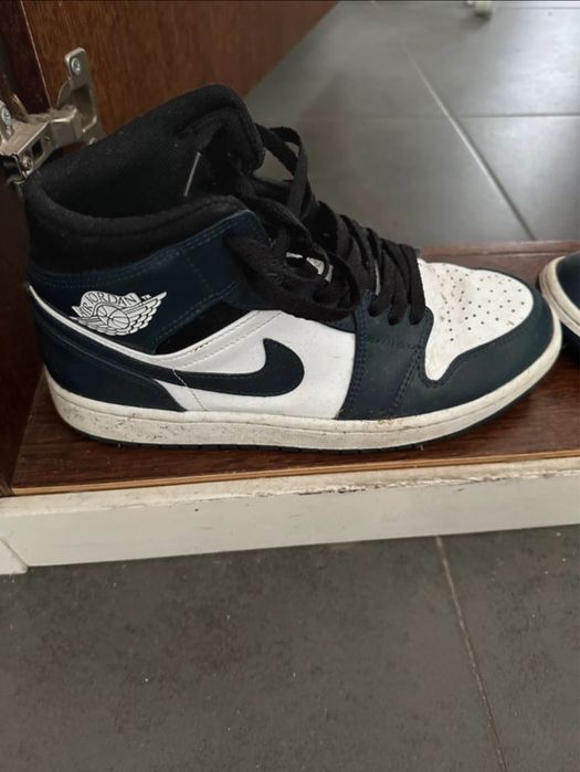 Nike Air Jordan 1 Mid originais, tamanho 43