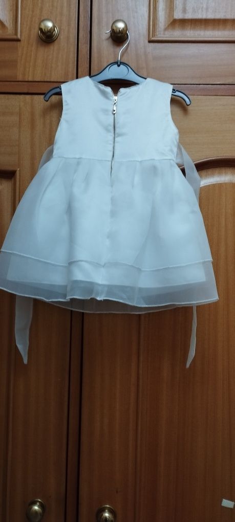 Vestido branco 18/24 meses.