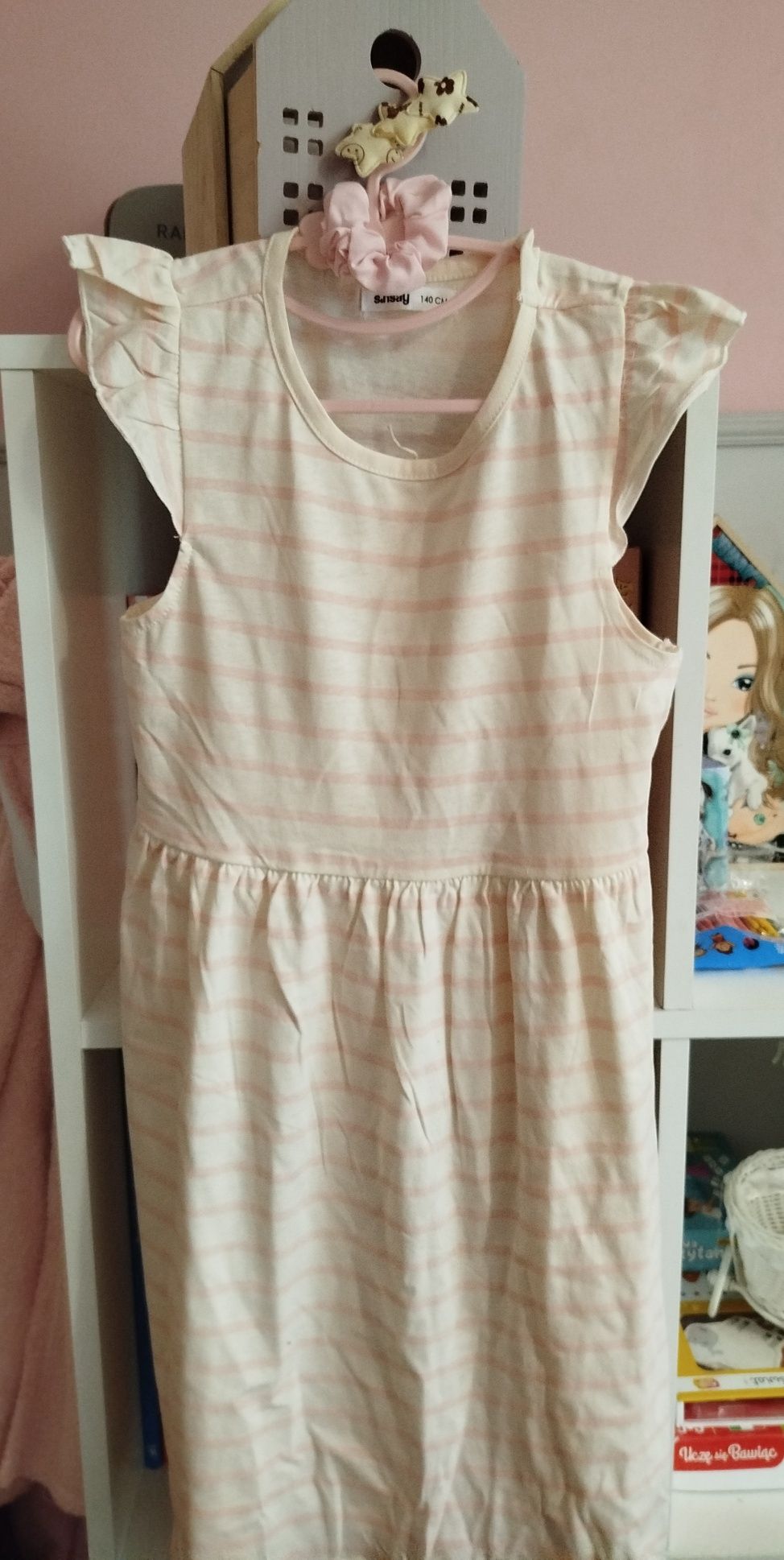 Letnie sukienki z akcesoriami