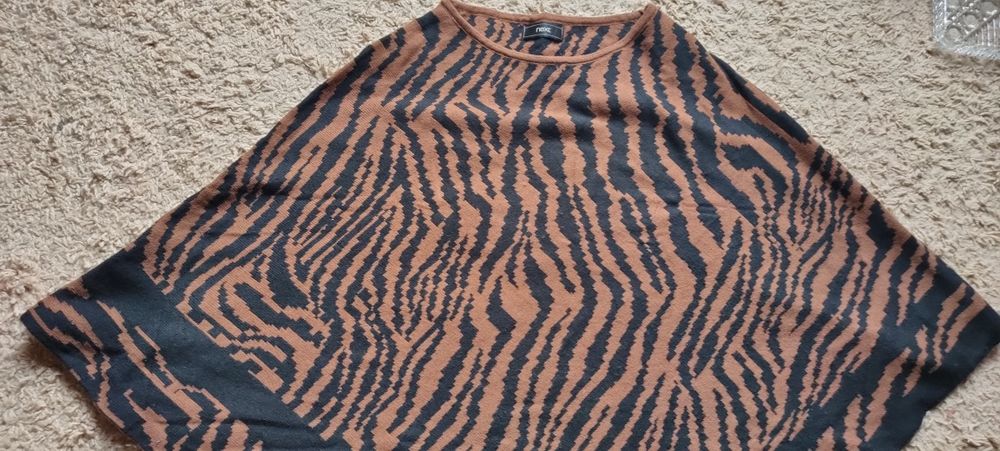 Красивая накидка пончо NEXT