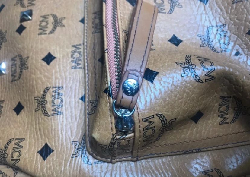 Mochila MCM Original Cognac com Tachas