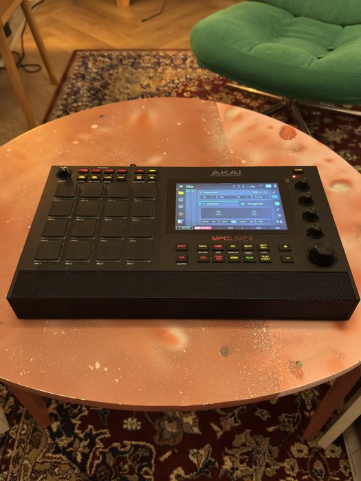 Akai MPC LIVE 2 Producer Bundle + Case MAGMA