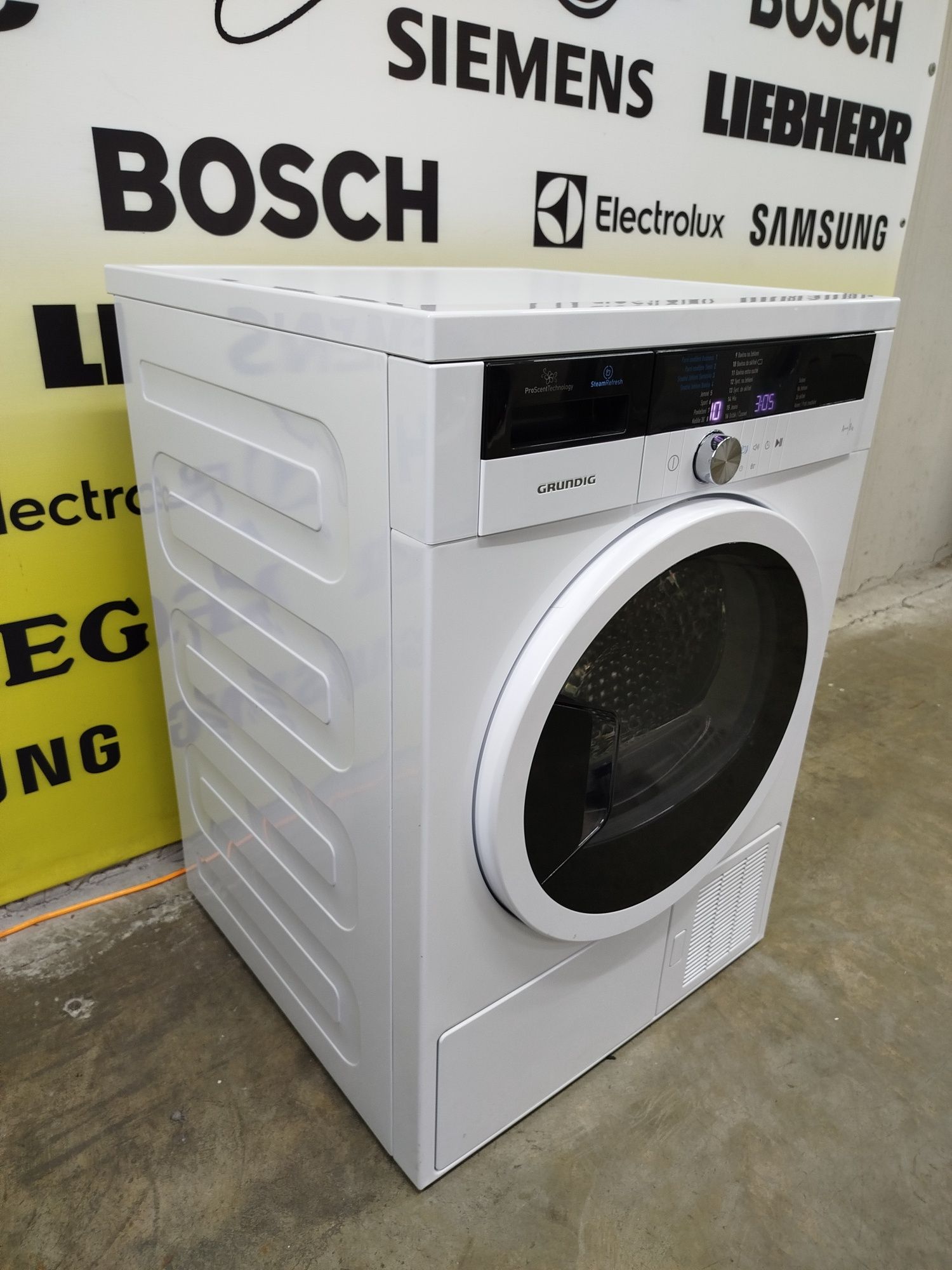 Сушка для одягу фірми Grundig