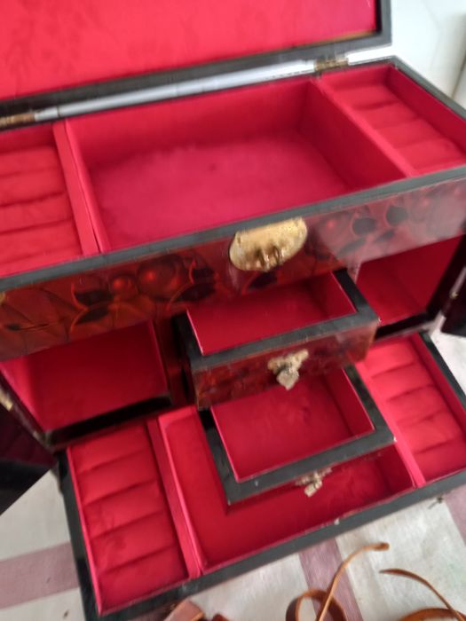 Guarda jóias Antigo.