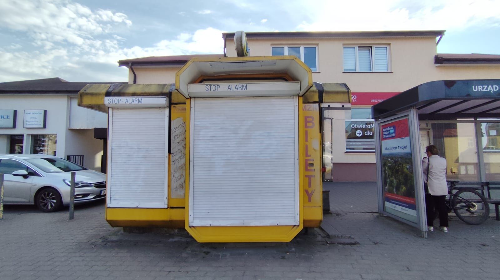 Kiosk przy przystanku MZK