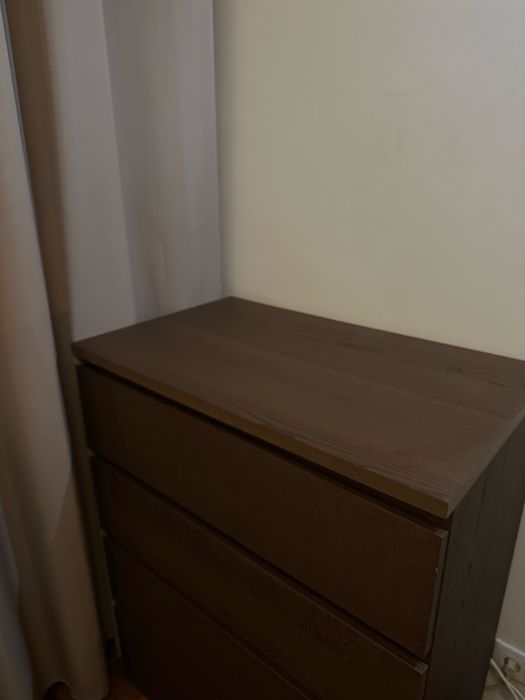 Vendo comoda castanha 4 gavetas malm