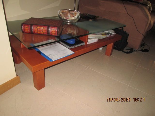 Vendo Mesa de Apoio de sala com o tampo em vidro